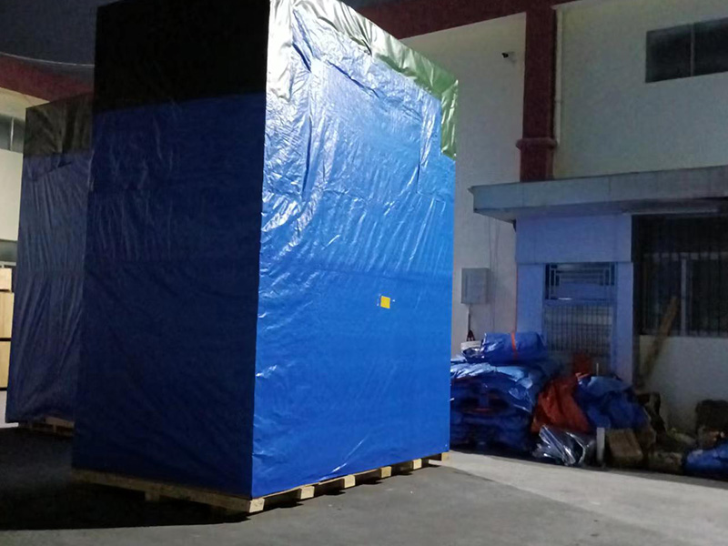 深圳(zhen)新能源防(fáng)雨真空木(mù)箱