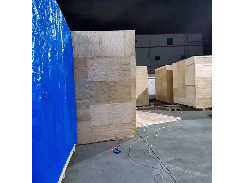 中山某(mou)公司真(zhen)空防雨(yu)木箱