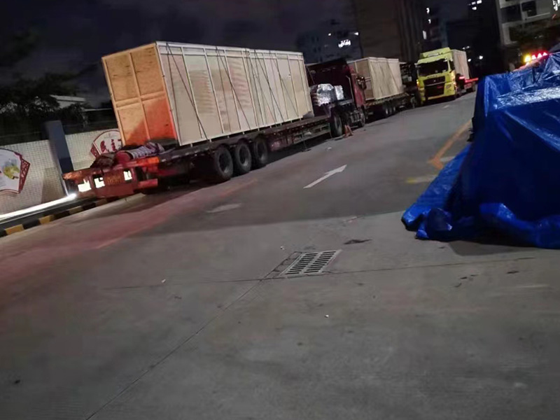 深圳(zhèn)公明某公(gong)司打包裝(zhuang)車現場