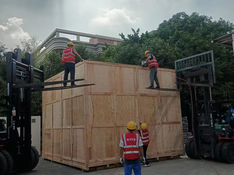 搬(ban)遷超高超寬木(mu)箱